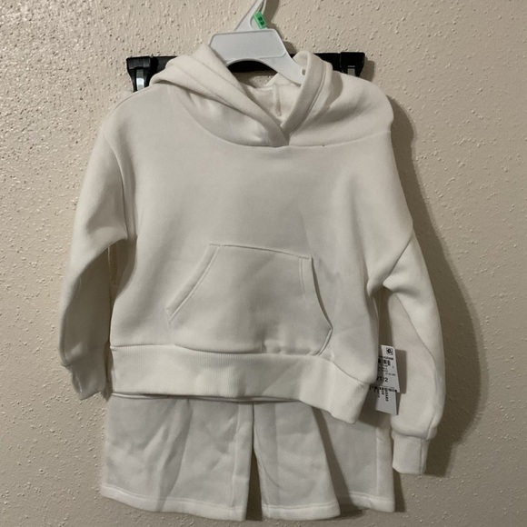 Epic Threads Angel White Fleece Hoodie & Pants Size 2T NWT - Picture 1 of 6